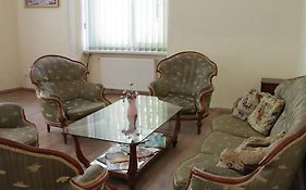Lucky Rooms And Hostel